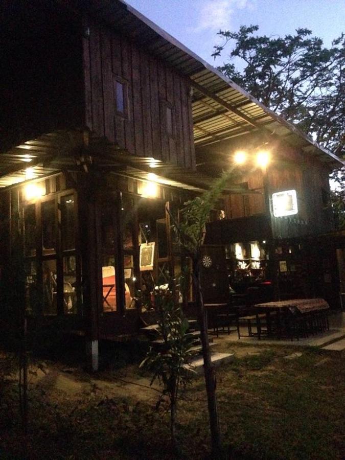 The Shadow House & Bar Hotel Koh Phayam Exterior foto