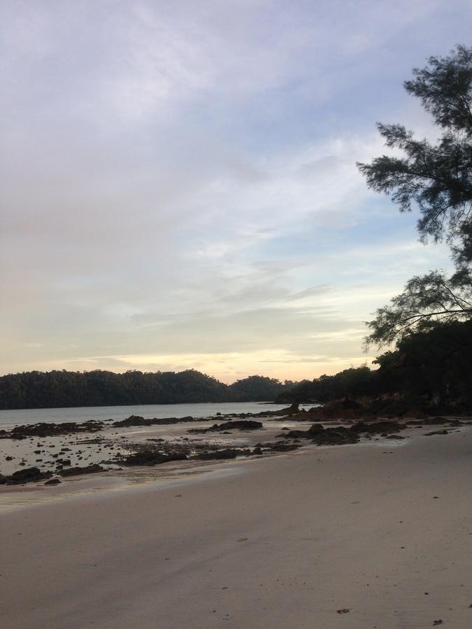 The Shadow House & Bar Hotel Koh Phayam Exterior foto
