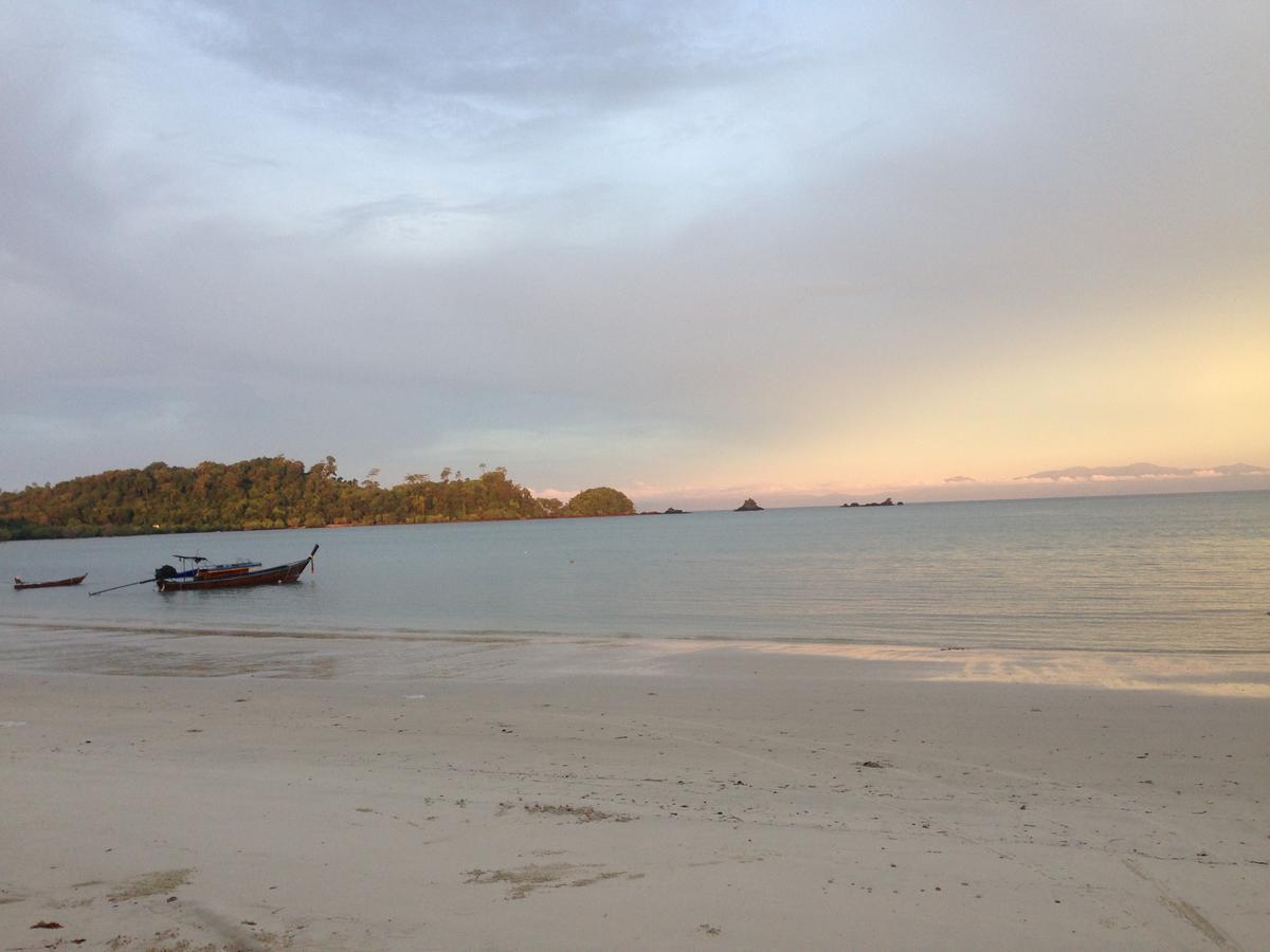 The Shadow House & Bar Hotel Koh Phayam Exterior foto